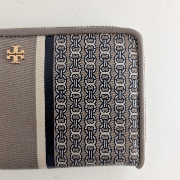 Tory Burch Gemini Link Pattern Zip Around Wallet - Picture 2 of 8